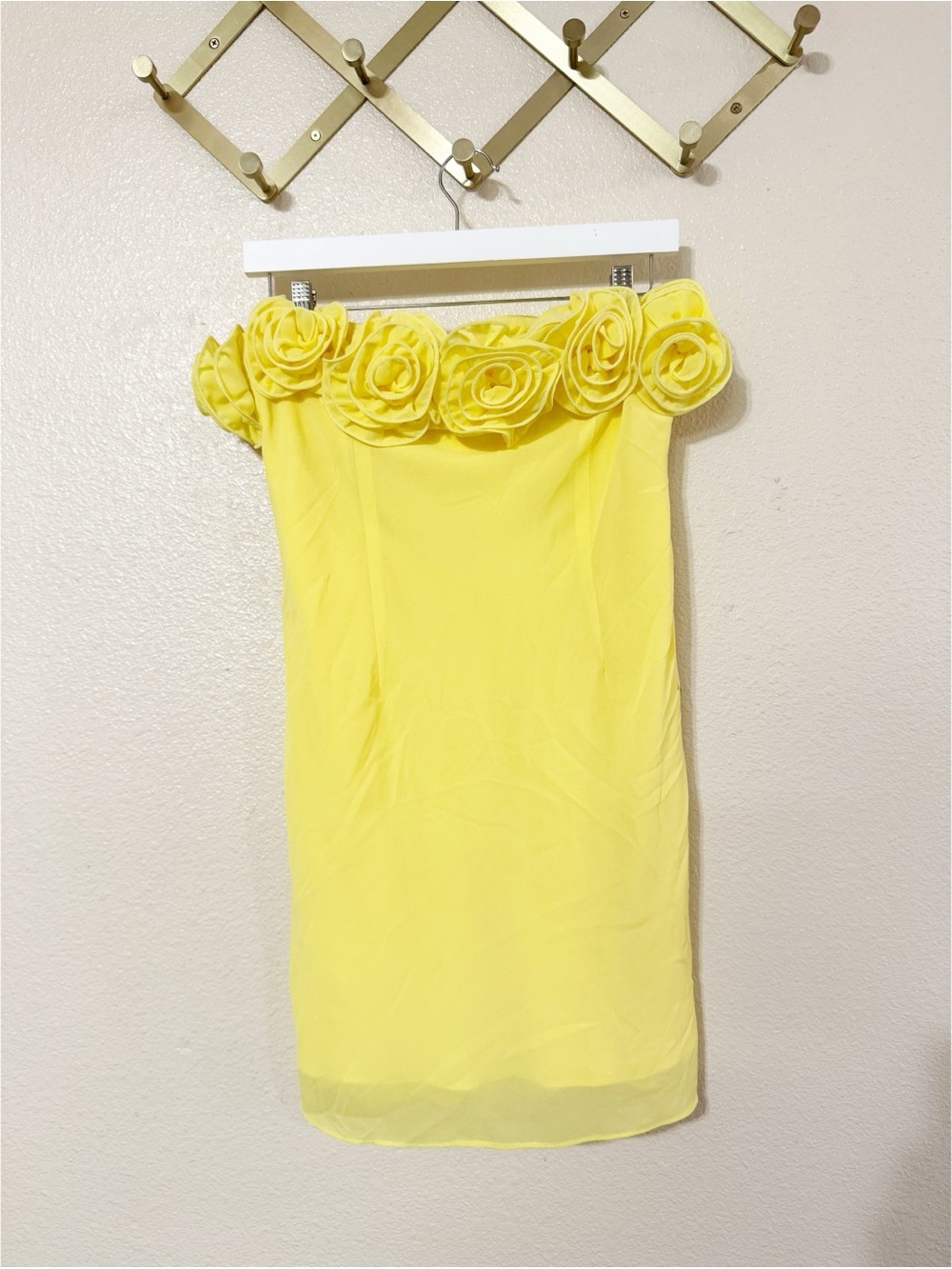Lovers and Friends Jemma Rosette Flower Yellow Strapless Mini Dress size large - Picture 6 of 11